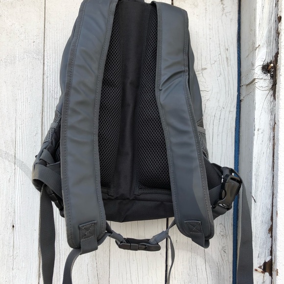 Paws Wacky Dog Backpack - Picture 3 of 4